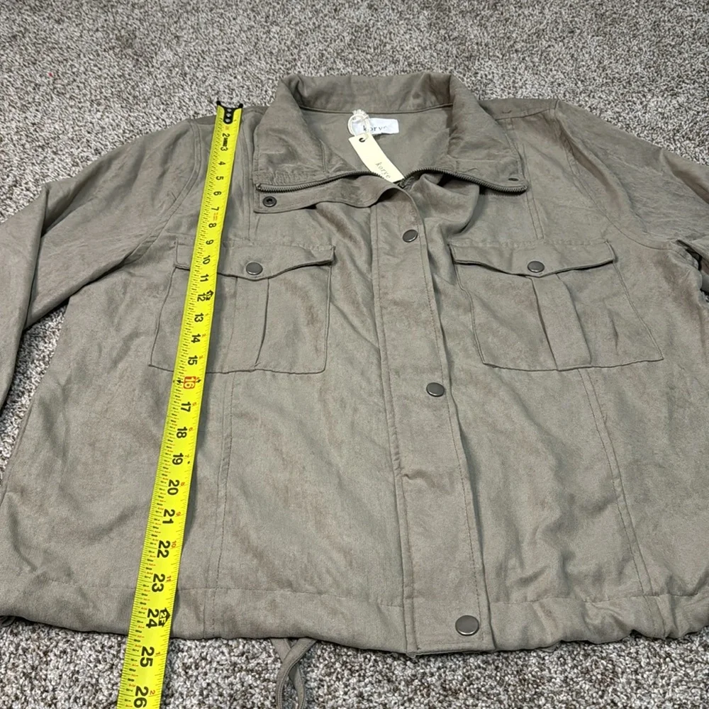 KORYE Women's Peach Skin Crop Utility Jacket Size 2X In Sage - Picture 4 of 7